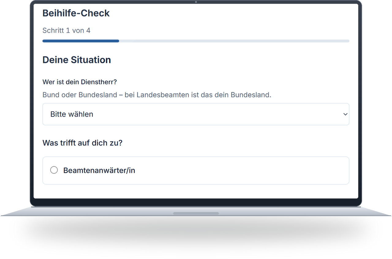 Der Beihilfe-Check auf einem Notebook: Schritt 1 von 4 mit der Frage nach dem Dienstherrn